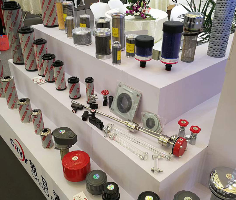 液压过滤器中常见的就是吸油过滤器、回油过滤器压力管路过滤器等等，使用过滤器的时候有很多的要求。那液压过滤器使用有哪些要求？EMC易倍体育液压告诉你：